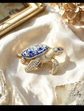 Beautiful Turtle Brooch NEW